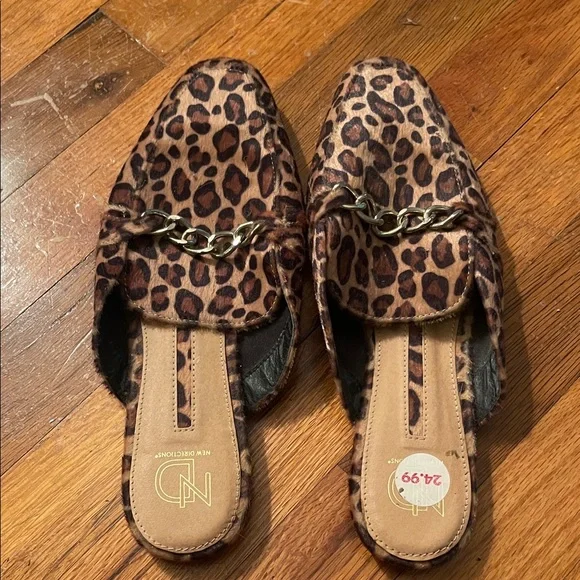 Leopard Print Chain Detail Women's Slip-on Dress Shoe - Picture 6 of 6